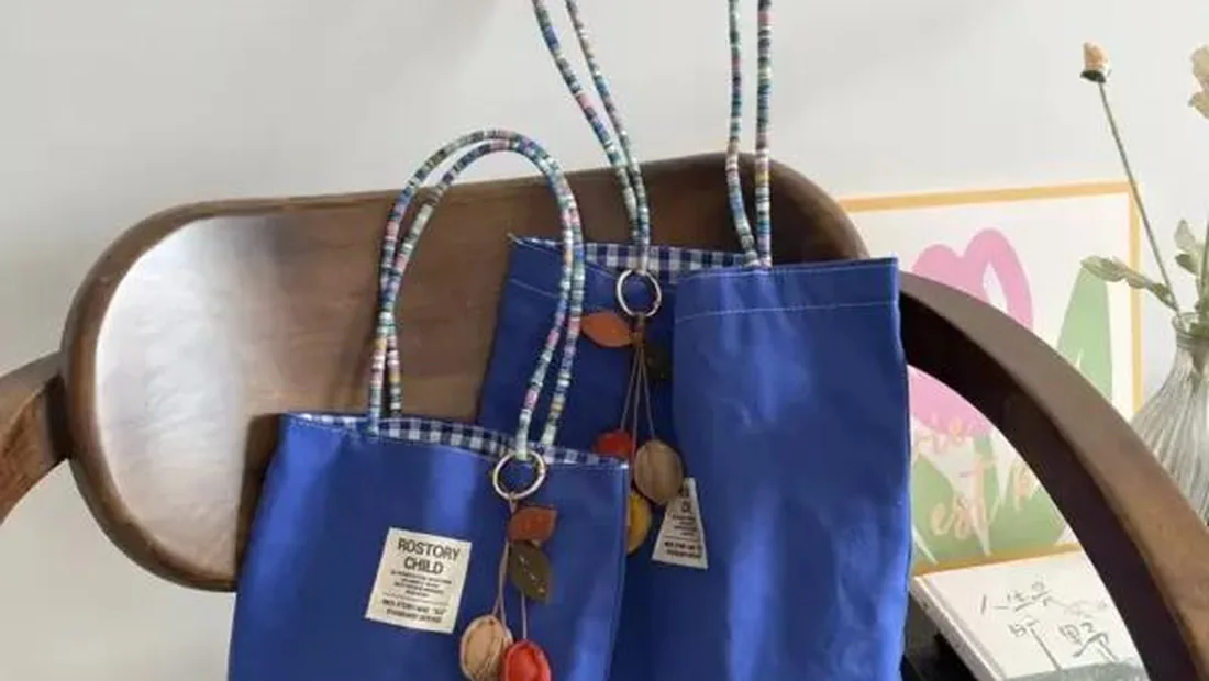 Eco-friendly tote bags in blue cotton canvas